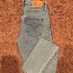 Light Wash High Rise Levi’s Skinny Jeans